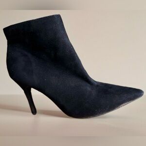 Forever 21 Chelsea Black Faux Suede Stiletto Ankle Boots 5" Heels Size 5.5
